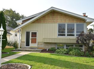 9915 W Congress St, Wauwatosa, WI 53225