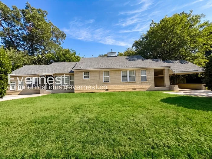 5 bed, 4.0 bath, 2400 sqft, $2,375 — Photo 2