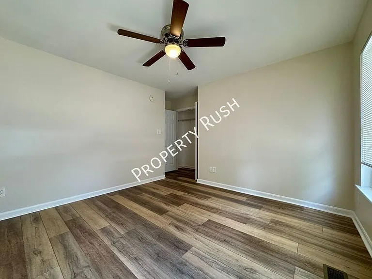 709 N Holly St — Photo 15