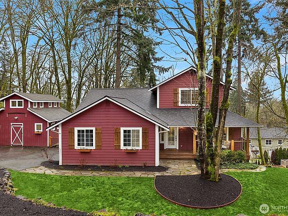 3rd image of 1585 NE Park View Drive