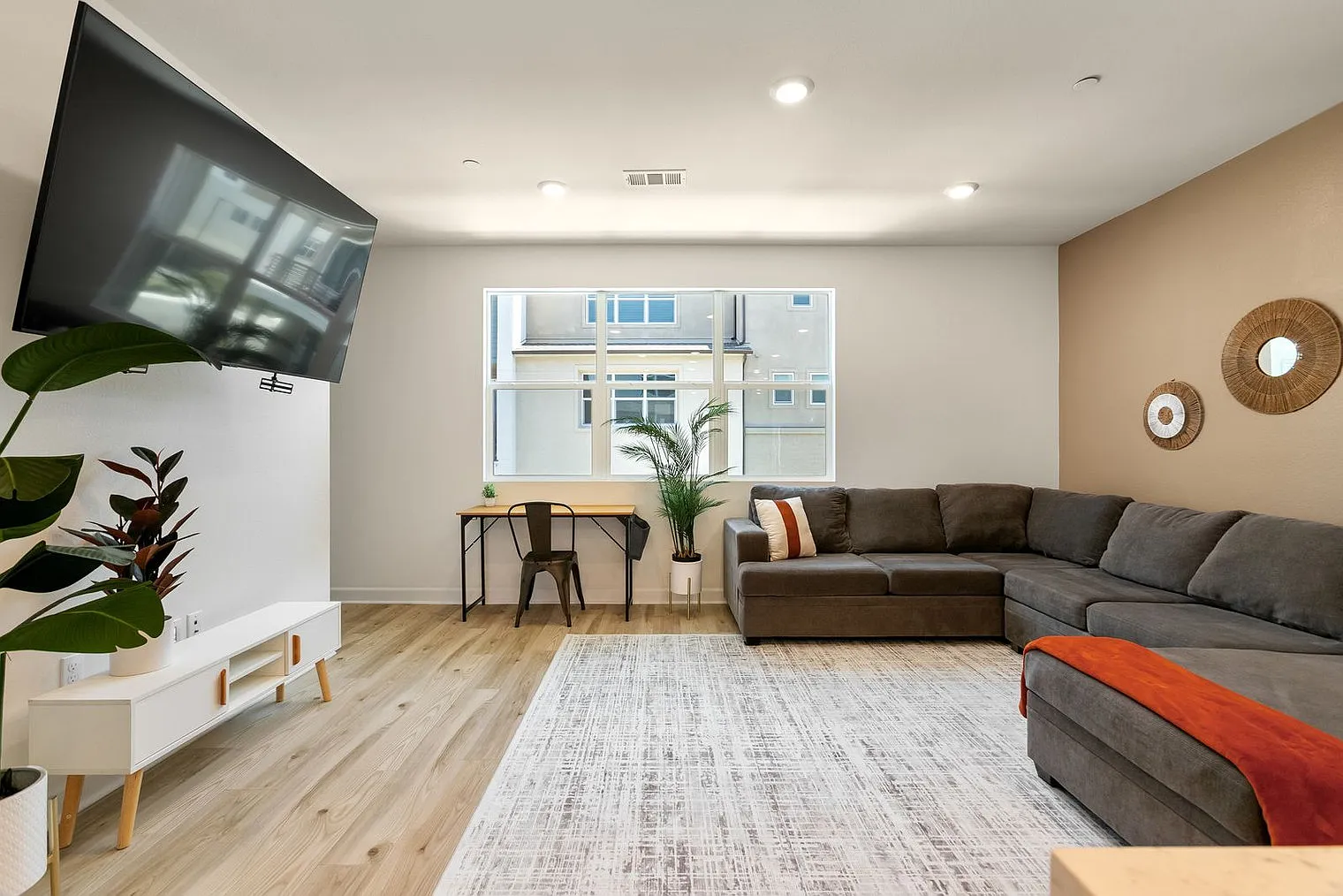 4 bed, 3.0 bath, 1679 sqft, $7,511 — Photo 1