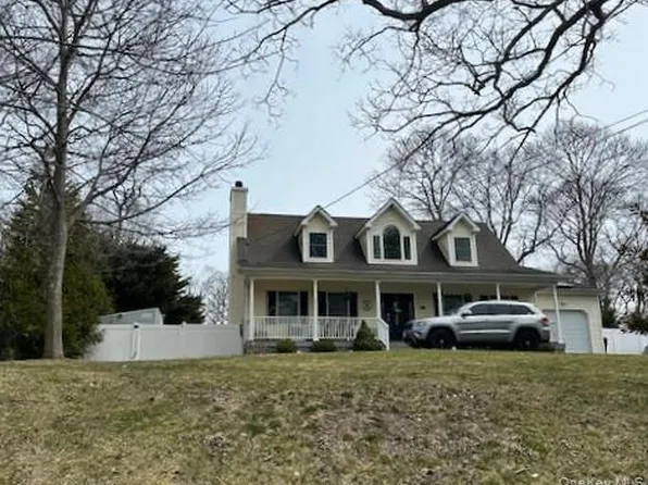 48 N Columbine Avenue, Hampton Bays, NY 11946