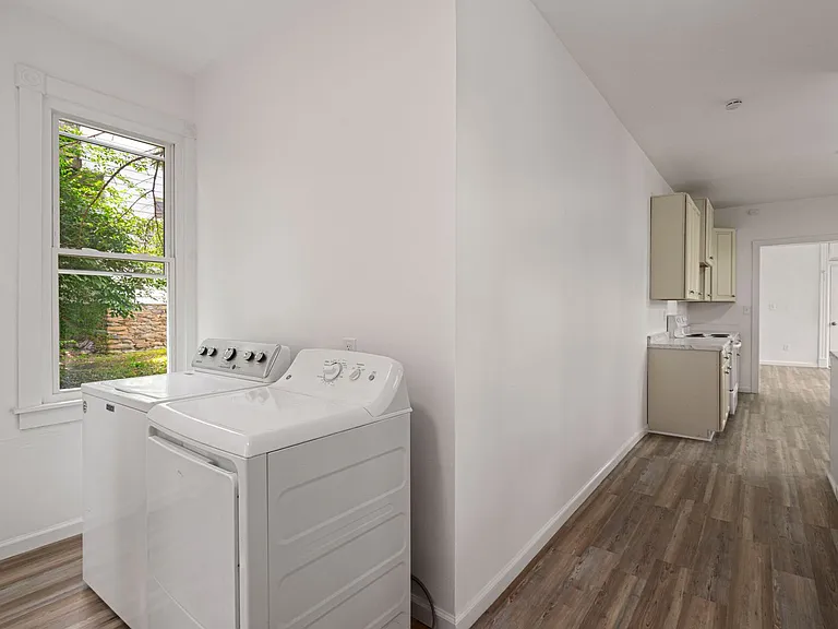 321 Kennedy Ave — Photo 17