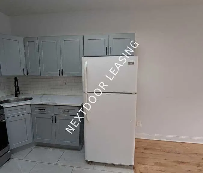 160 Martin Luther King Dr #2M — Photo 2