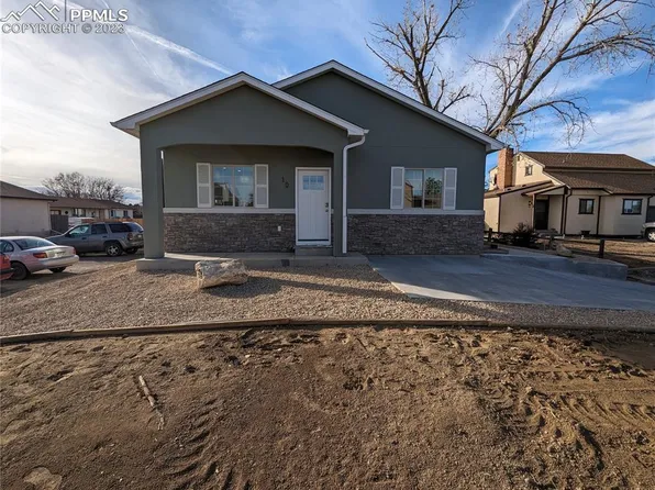 10 Heatherwood Ln, Pueblo, CO 81008
