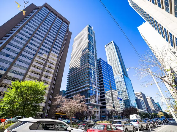 426 University Ave Unit 1705, Toronto, ON M5G 1S9