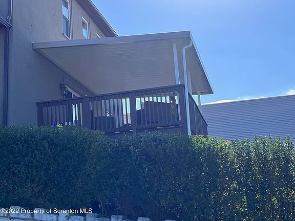 3rd image of 910 Orchard St