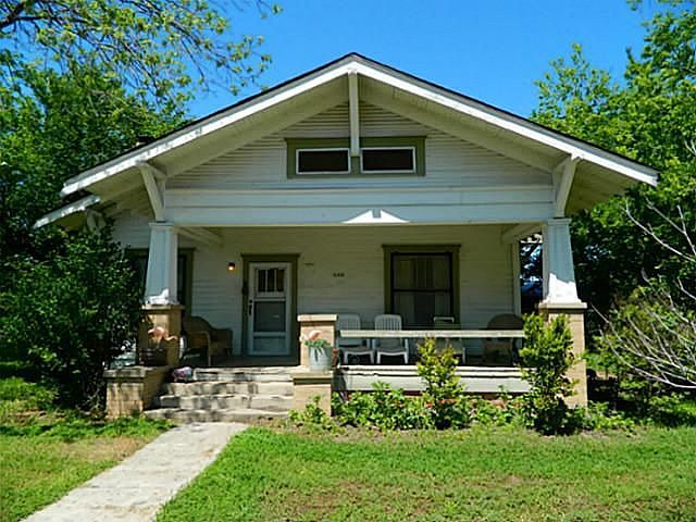 1st image of 425 E Long St