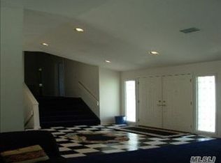 315 Bay Dr, Massapequa, NY 11758