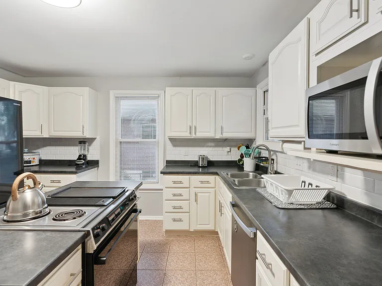 2415 Telegraph Rd — Photo 14