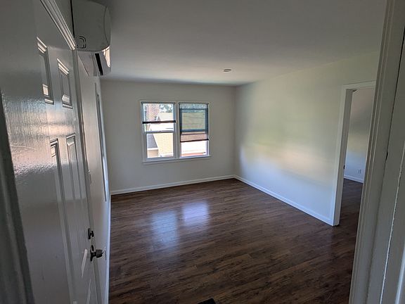 2nd image of 529 Myrtle St APT B
