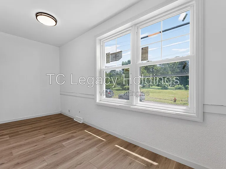 87 Crisfield St — Photo 11