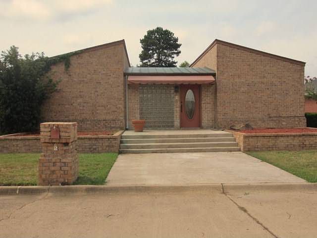 1st image of 5 Dogwood Pl