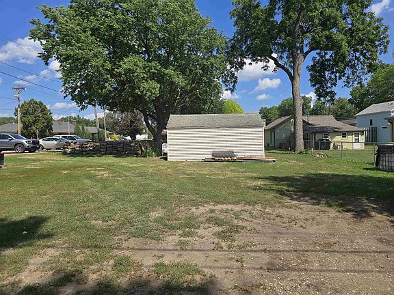 5th image of 715 Douglas Ave
