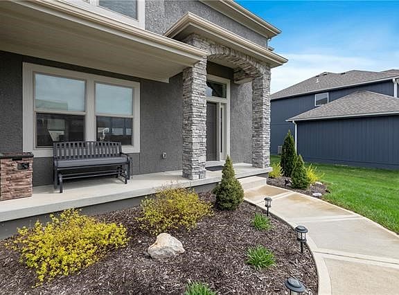 2nd image of 509 NE Doran Dr
