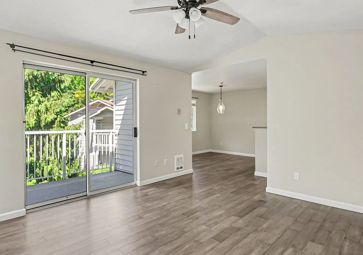 2Bd/1Ba Newcastle Condo — Photo 3