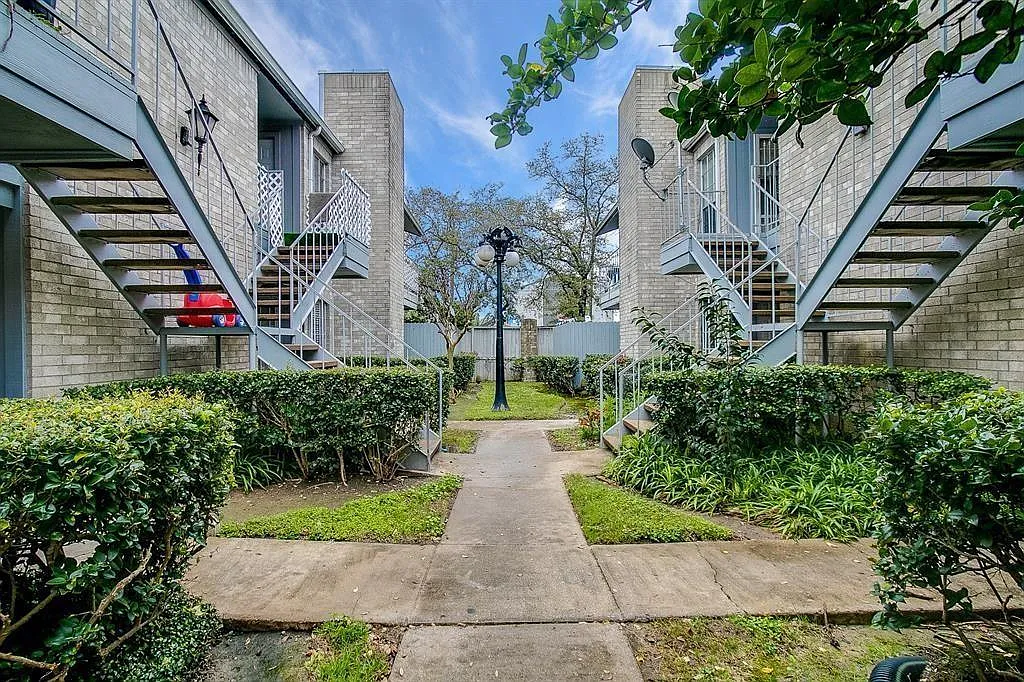 2 bed, 2.0 bath, 1094 sqft, $1,250 — Photo 1