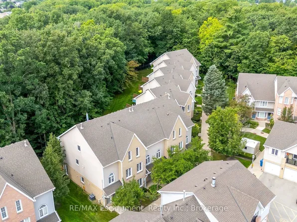 2110 Cleaver Ave #218, Burlington, ON L7M 3Z4