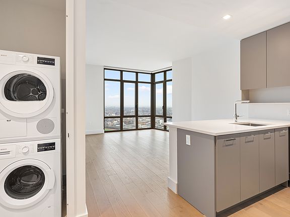 5th image of 92-27 160th St #2109