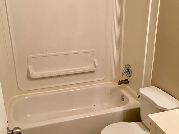 4th image of 835 Grey St #7