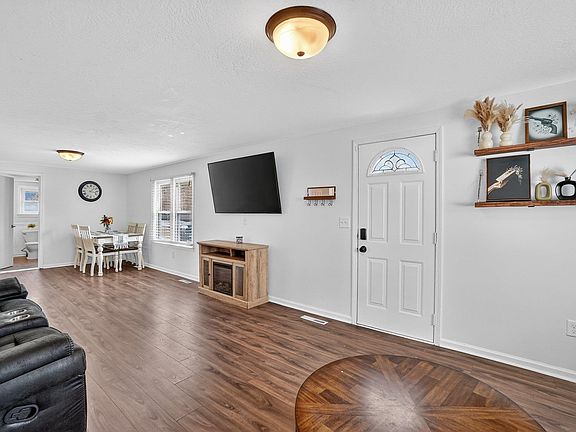 5th image of 5322 N Elms Rd