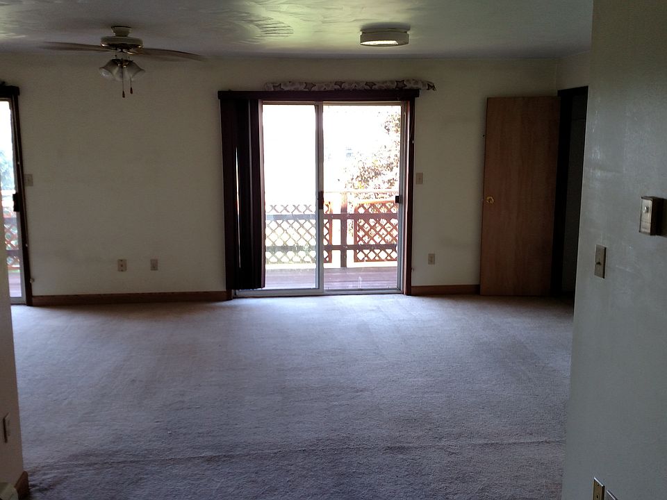 Dinning area looking towards the front pati.
