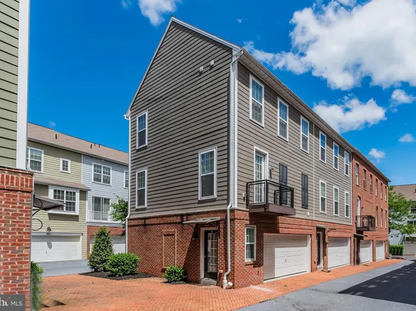 131 Rutledge Aly, Mechanicsburg, PA 17050