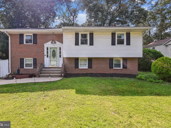 14 Nicholson Dr, Pasadena, MD 21122