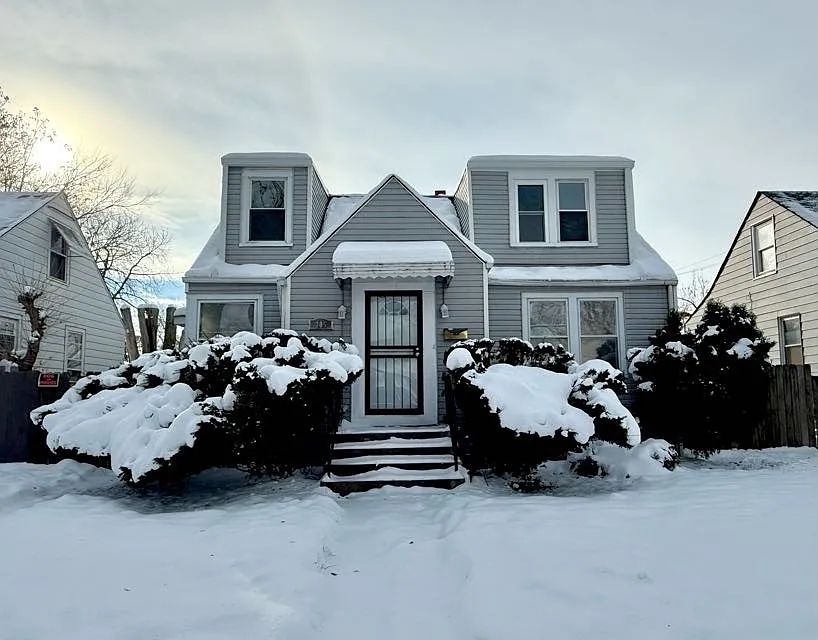 205 E 142nd Pl photo 1