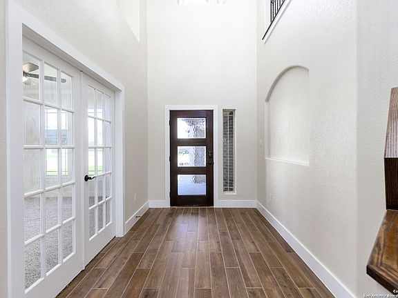 3rd image of 2568 Ayers Dr