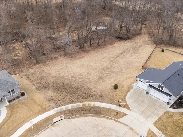 1911 Pippin Hill Ct NW, Cedar Rapids, IA 52405