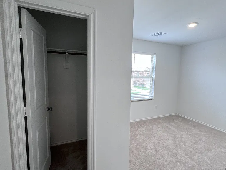 2317 Wolford Ct — Photo 8
