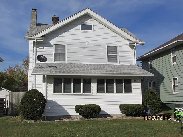 221 Altgeld St photo 1