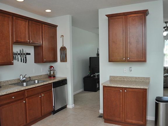 4th image of 201 Garnet Hill Dr