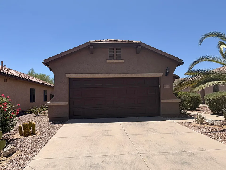 2312 N Hudson Dr