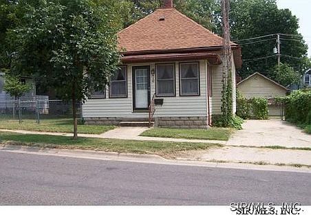2nd image of 416 N Elm St