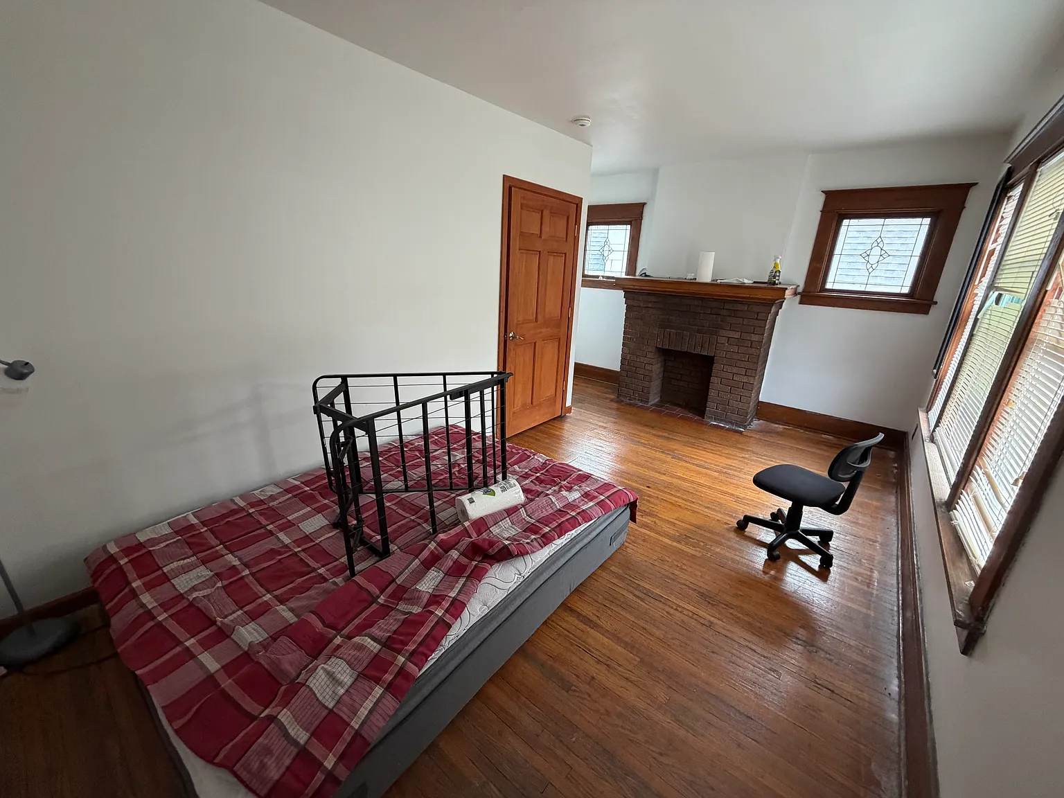 3 bed, 1100 sqft, $1,600 — Photo 2
