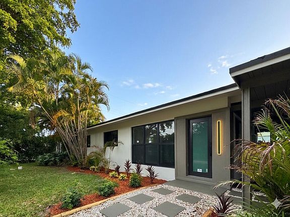 3rd image of 2513 NW 8th Avenue