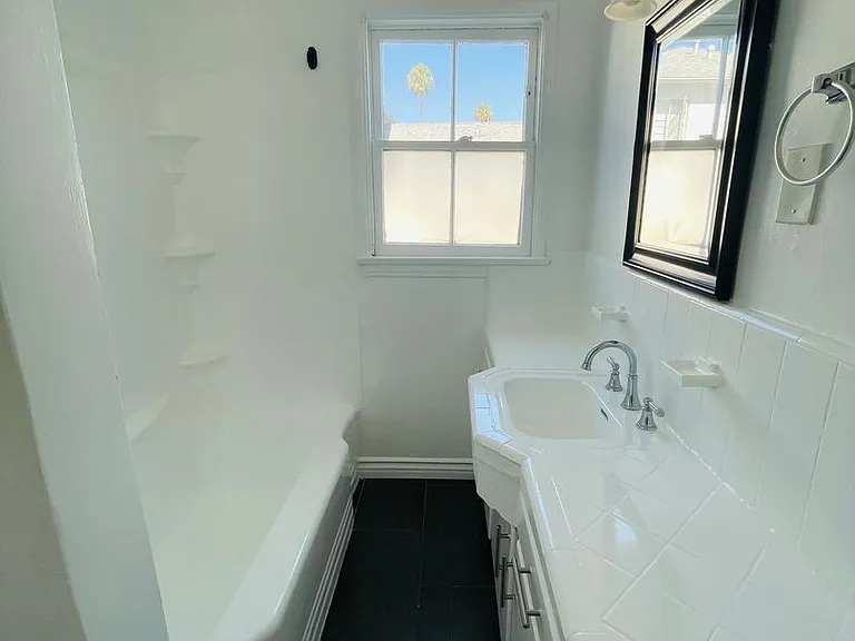 Dixon Delano Apartments — Photo 9