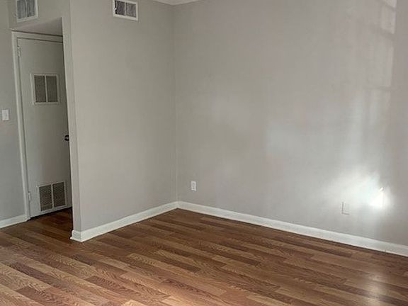 3rd image of 2413 14th Ave N APT K