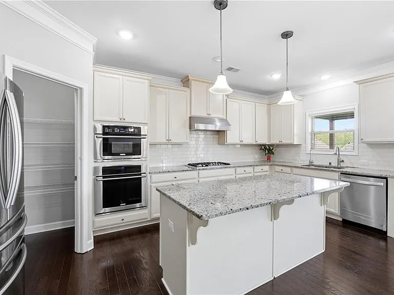 304 Cochin Dr — Photo 17