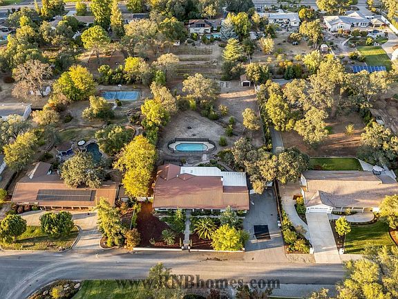 5th image of 4305 Whispering Oaks Cir