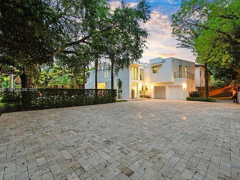 3917 S Le Jeune Rd — Photo 125