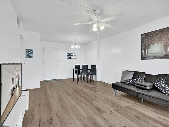 4th image of 200 172nd St APT 514