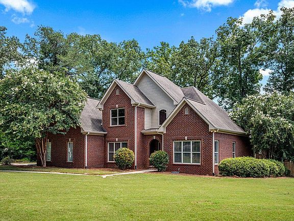 2nd image of 900 Whispering Pines Cir