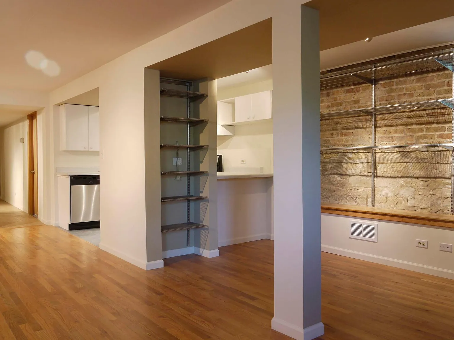 1 bed, 1200 sqft, $1,985 — Photo 2