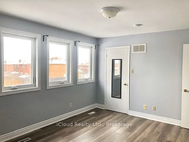 112 Dumfries Ave — Photo 17