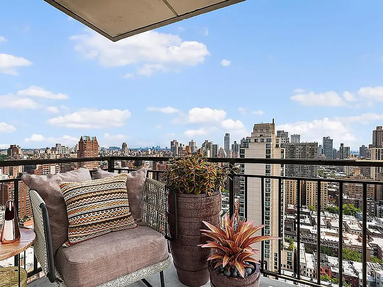 300 E 75th St #31H — Photo 1
