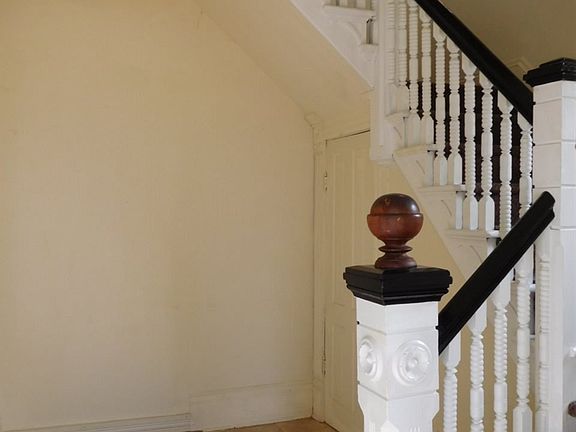 2nd image of 502 W Main St