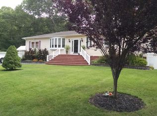 605 Horseblock Rd, Brookhaven, NY 11719